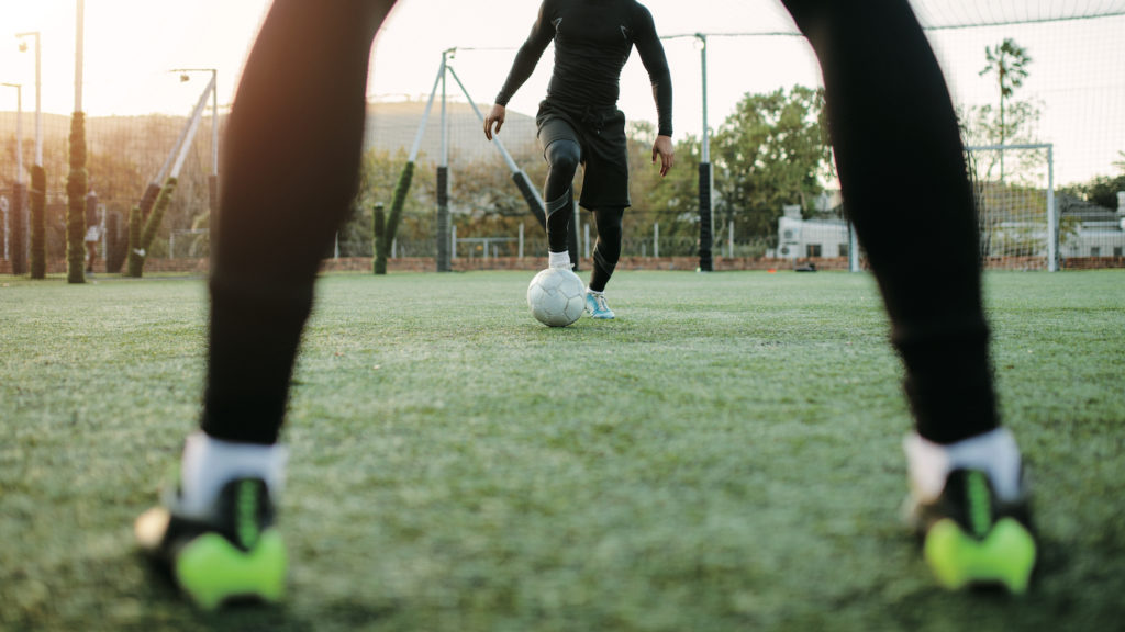 少年サッカー 練習メニュー 2対1のコンビネーション突破 4人組 ジュニアサッカー大学