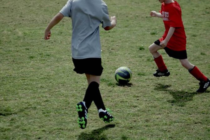 サッカー練習メニュー 4対2ロンド で学ぶチャレンジ カバー ジュニアサッカー大学