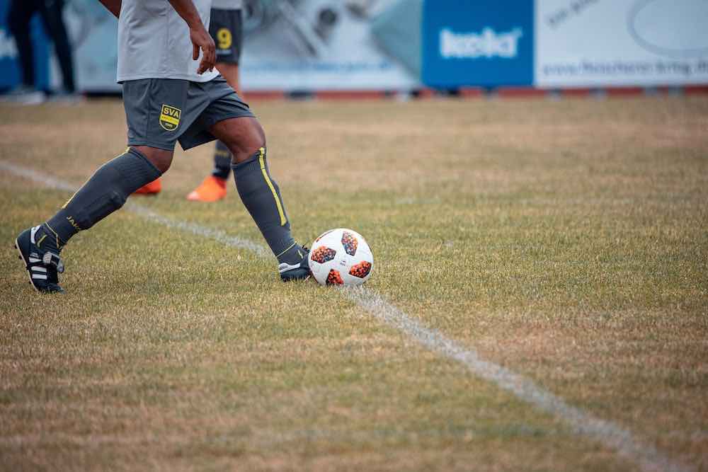サッカー練習メニュー フィハール 3選 2対１の前進 低学年向け ジュニアサッカー大学
