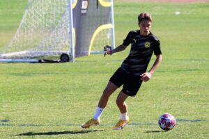 サッカー練習メニュー コンビネーションを高める 2対2の攻撃 ジュニアサッカー大学 サッカー練習メニュー コンビネーションを高める 2対2の攻撃 ジュニアサッカー大学